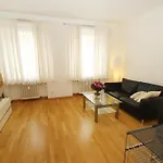 Moebliertes Apartment Im Herzen Von Duesseldorf