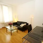 Moebliertes Apartment Im Herzen Von Duesseldorf