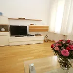 Moebliertes Apartment Im Herzen Von Duesseldorf